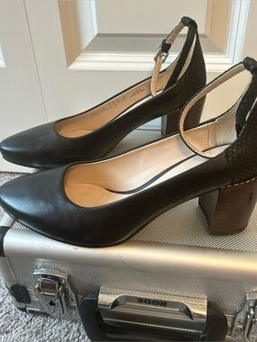 Block heel black pump size 7.5